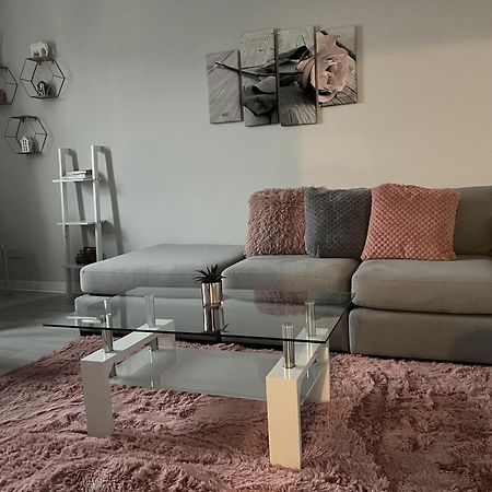 Captivating 2-Bed Apartment In كيركالدي المظهر الخارجي الصورة