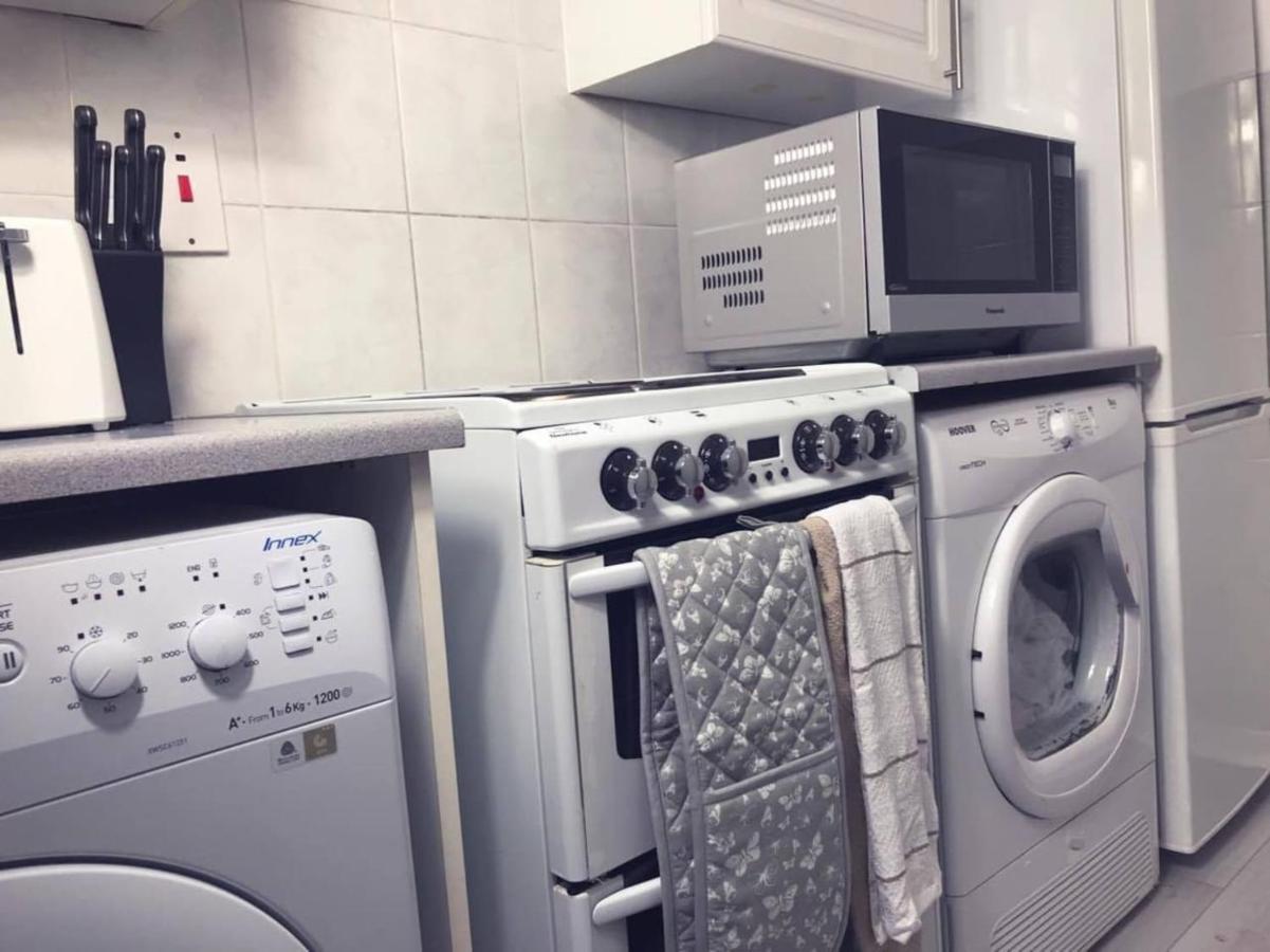 Captivating 2-Bed Apartment In كيركالدي المظهر الخارجي الصورة