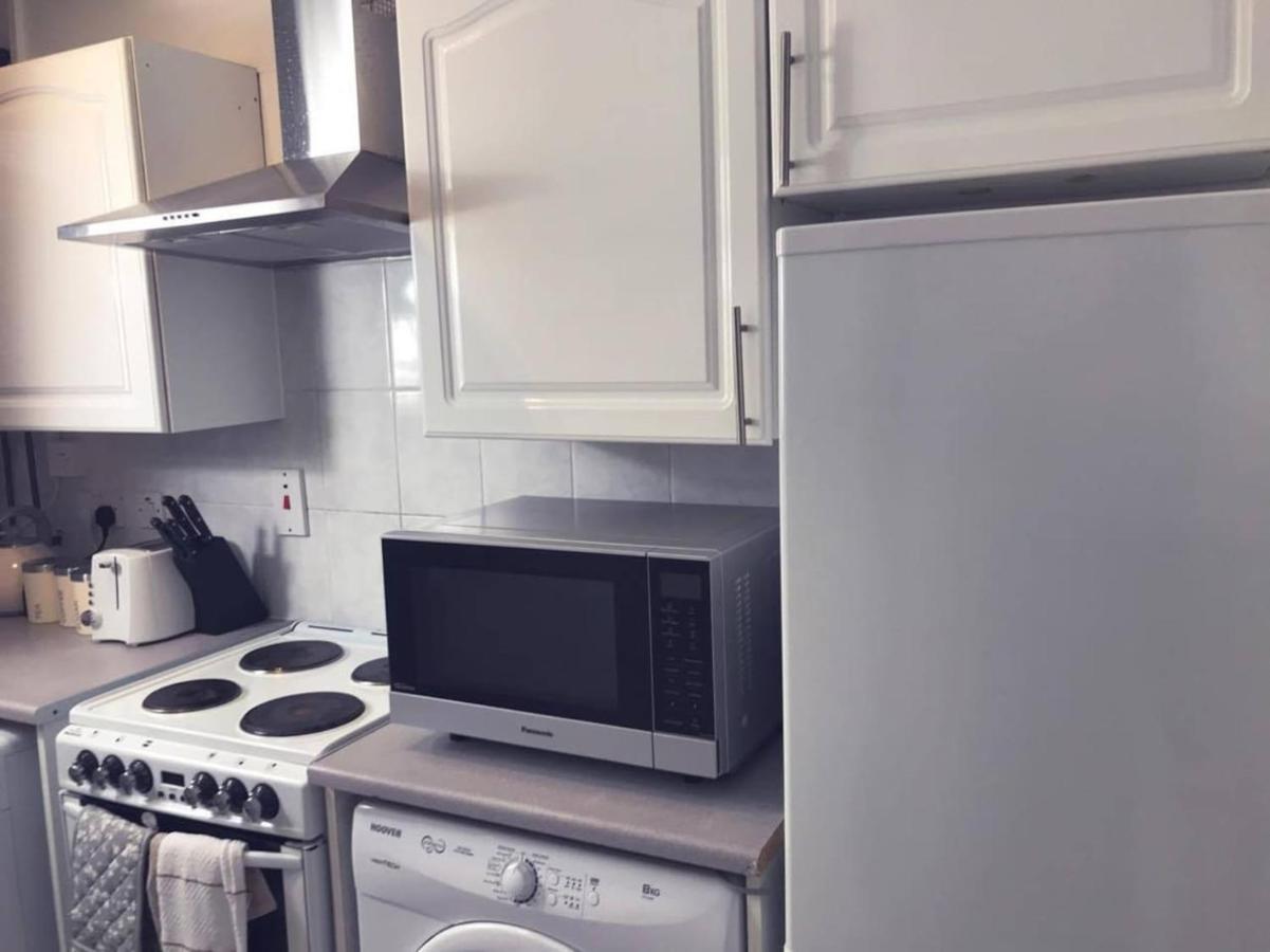 Captivating 2-Bed Apartment In كيركالدي المظهر الخارجي الصورة