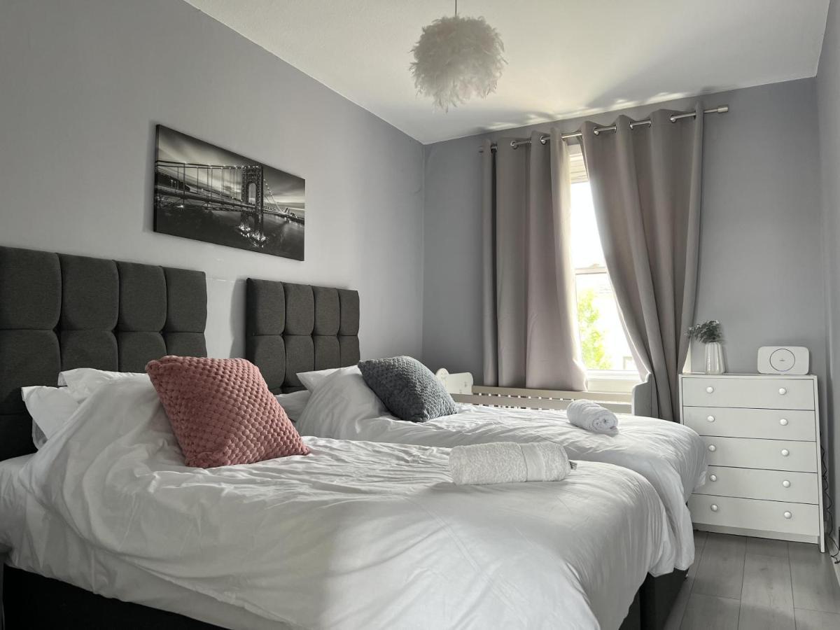 Captivating 2-Bed Apartment In كيركالدي المظهر الخارجي الصورة